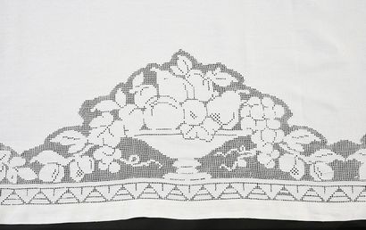 null Embroidered table service, banquet tablecloth and fifteen napkins, 1st half...