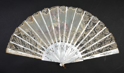 null Folded fan, painted silk and Point de Gaze, needle, circa 1900.
Leaf with beautiful...