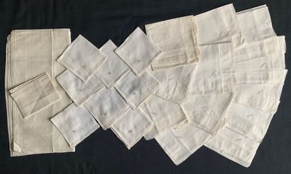 null Handkerchiefs in linen baptist, XIXth and beginning of the XXth century.
Rare...