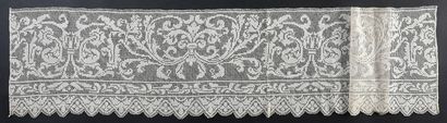 null Large border in embroidered net, end of the XIXth century.
In cream colored...