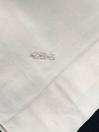 null Handkerchiefs in linen baptist, XIXth and beginning of the XXth century.
Rare...