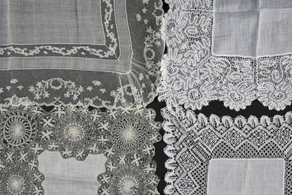 null Twelve handkerchiefs and lace pouches, nineteenth and twentieth century.
A lace...