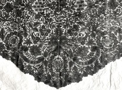 null Large mourning mantilla, Duchess of Brussels, spindles and needle, 2nd half...