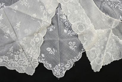 null Fichus en broderie blanche, Dresde, XVIIIe siècle.
En mousseline de coton finement...