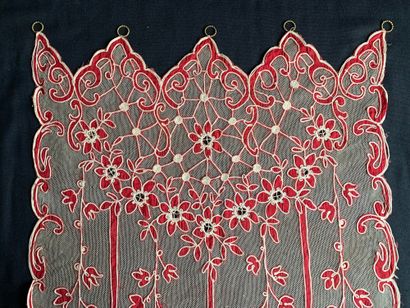 null Embrasures and small curtains in lace, 2nd half of the 19th century.
A pair...