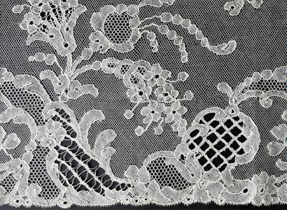 null Large bobbin lace border, end of the 19th and beginning of the 20th century.
Lille...