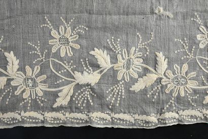  Rectangular embroidered veil, circa 1830-50. In cotton gauze of a beautiful finesse...