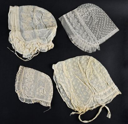 null Linge de lit et layette pour nouveau né, en broderie et dentelle, début du XXe...