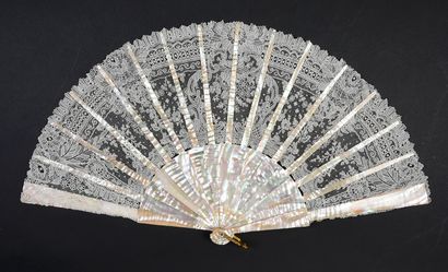 null Beautiful folded fan, Point de Gaze, needle, Duvelleroy, end of the XIXth century.
Leaf...