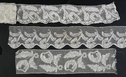 null Eleven white Bucks and Chantilly lace borders, spindles, 19th century.
In linen...