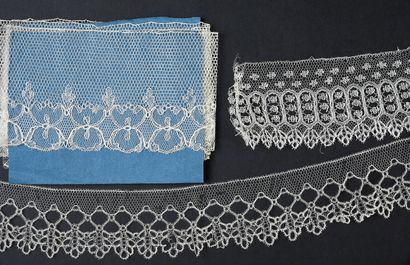 null Rare Chantilly lace borders in light silk, spindles, 19th century.
Four Chantilly...