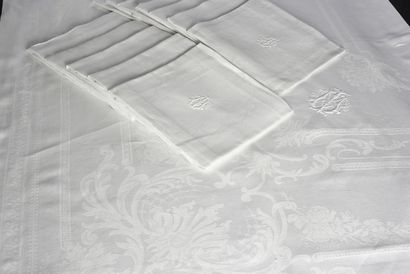 Beautiful damask table service, large tablecloth...