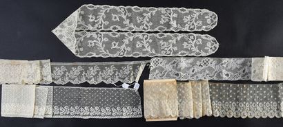  Beards and borders in lace of Mechelen, around 1760-80 and XIXth century. A beard...