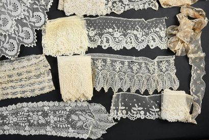 null Reunion of lace yardages and accessories of the costume, 2nd half of the XIXth...