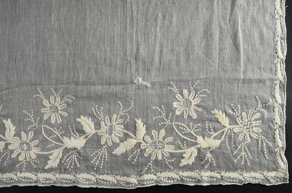  Rectangular embroidered veil, circa 1830-50. In cotton gauze of a beautiful finesse...