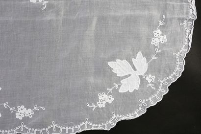 null Tablecloth in embroidered organza, table runner and placemats, 2nd half of the...