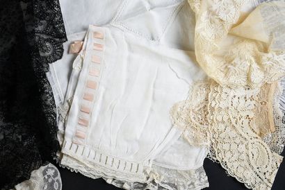 null Accessoires du costume féminin brodés et en dentelle, fin du XIXe début du XXe...