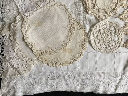 null Gathering of tablemats and centerpieces embroidered and in lace, XIXth and beginning...