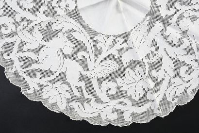 null Three embroidered centerpieces, 1st half of the 20th century.
In linen or gauze...