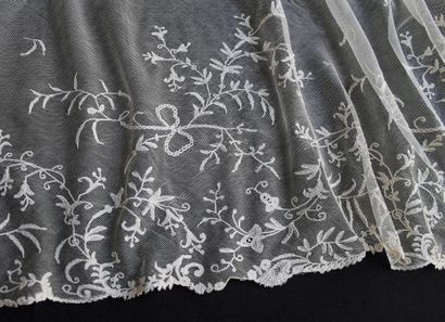 null Large ruffle in application of England, circa 1850-70.
Long ruffle with delicate...