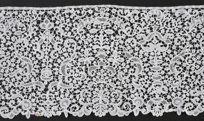 null Four ruffles, Duchesse, spindles and needle, Belgium, 2nd half of the XIXth...