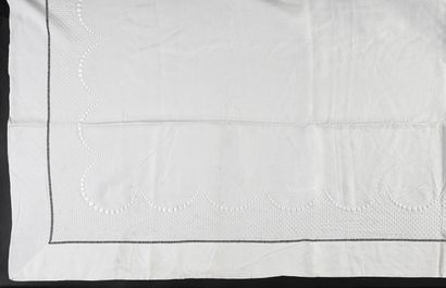 null Two sheets with embroidered return, 1st half of the twentieth century.
In linen...