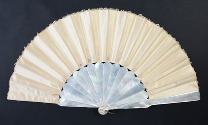 null Folded fan, application of Brussels, late 19th century.
Leaf of a beautiful...