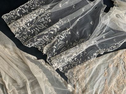 null Important meeting of women's costume in lace, 19th and early 20th century. 
...