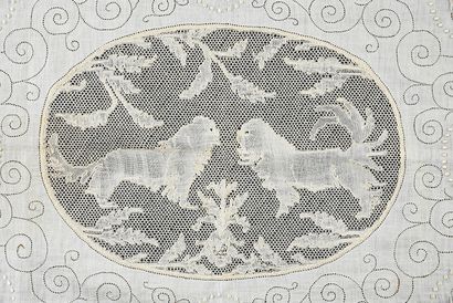 null Doily, war lace, bobbins, Belgium, circa 1914-1918.
In embroidered linen, the...