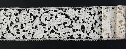 null Milan lace border, spindles, last quarter of the 17th century.
Decorated with...