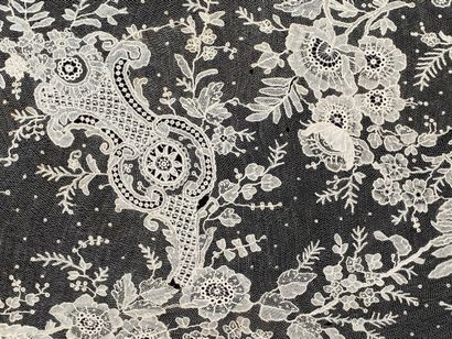 null Rare skirt in needlepoint, Belgium, circa 1900. 
 Dense layout decoration worked...