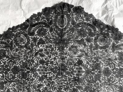 null Large mourning mantilla, Duchess of Brussels, spindles and needle, 2nd half...