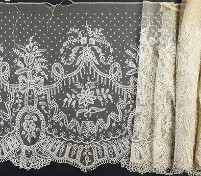 null Two large ruffles, application of England, 2nd half of the XIXth century.
One...