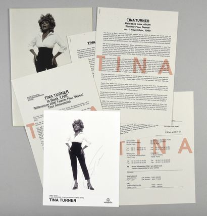 null TINA TURNER (1939): Compositrice, chanteuse, danseuse et actrice américaine....