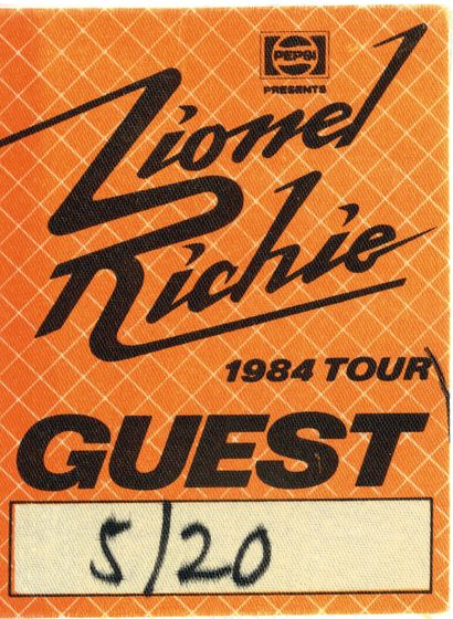  LIONEL RITCHIE (1949): Auteur, compositeur, interprète américain. Il a vendu plus...