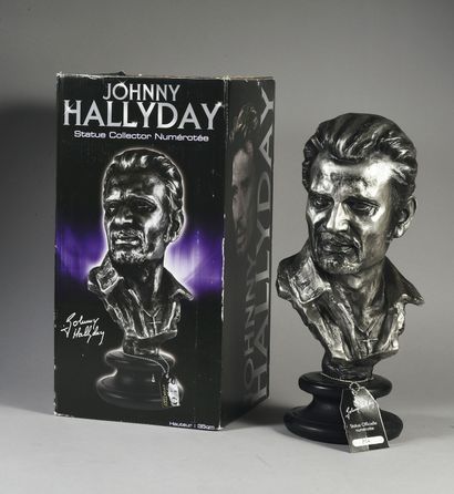 null JOHNNY HALLYDAY (1943/2017): Chanteur et acteur. 1 ensemble de 4 bustes et statuettes...