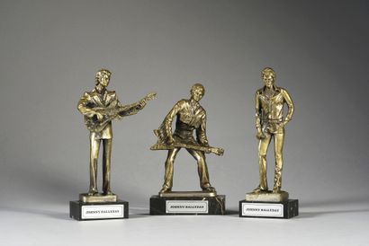  JOHNNY HALLYDAY (1943/2017): Chanteur et acteur. 1 lot de 3 statuettes en bronze...
