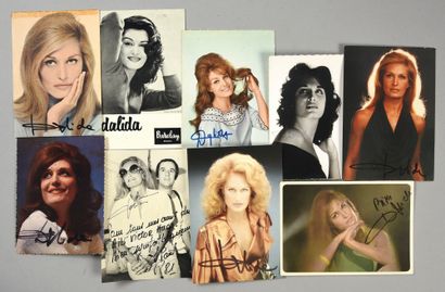  DALIDA (1933/1987): Chanteuse et actrice. 1 lot de 8 cartes postales promotionnelles,...