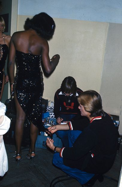  LES CLODETTES (1966/1978): Danseuses du chanteur Claude François. 2 robes de scène,...
