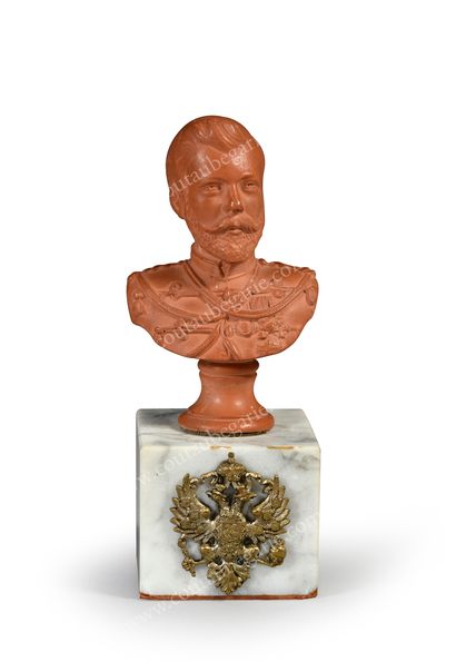 NICOLAS II, empereur de Russie (1868-1918) 
Petit buste en terre cuite représentant...