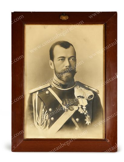 NICOLAS II, empereur de Russie (1868-1918) 
Large photographic portrait of the emperor...