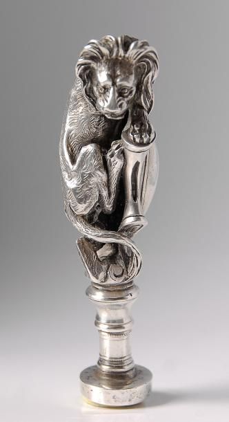 null Grand cachet en bronze argenté sculpté, figurant un lion tenant un écu (non...