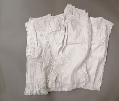 null 490. Réunion de linge de dame, fin du XIXe siècle, jupons, culottes fendues,...