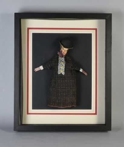 null Set of 5 dolls said of guignol in their blackened wooden frame, paper maché...