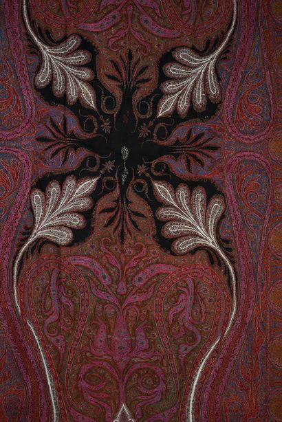 null Long cashmere shawl, India, circa 1870-1880, sinuous black reserve loaded with...