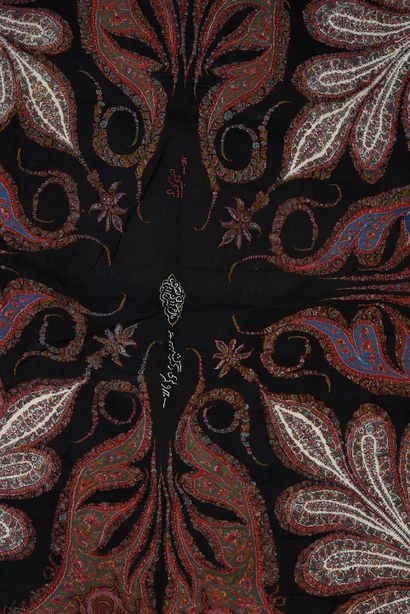 null Long cashmere shawl, India, circa 1870-1880, sinuous black reserve loaded with...