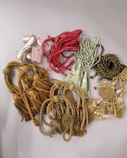null Fund of trimmings from the House of Leleu, circa 1940, 8 pairs of silk tassel...