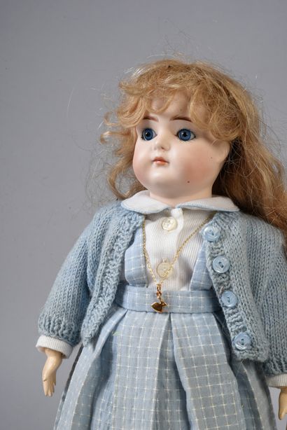 null Contemporary doll with open mouth bisque head marked Unisfrance 301 1/1/4.
AO2000....