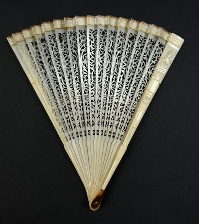 null Flowers, circa 1700
Fan of broken type in ivory* finely cut with scrolls and...