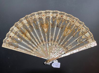 null Sparkling escutcheons, circa 1900-1920
Folded fan, the tulle leaf embroidered...